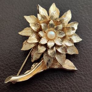 Vintage Boucher #1144 Dahlia Flower Brooch